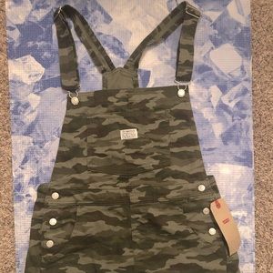 Levi’s overalls Camo print